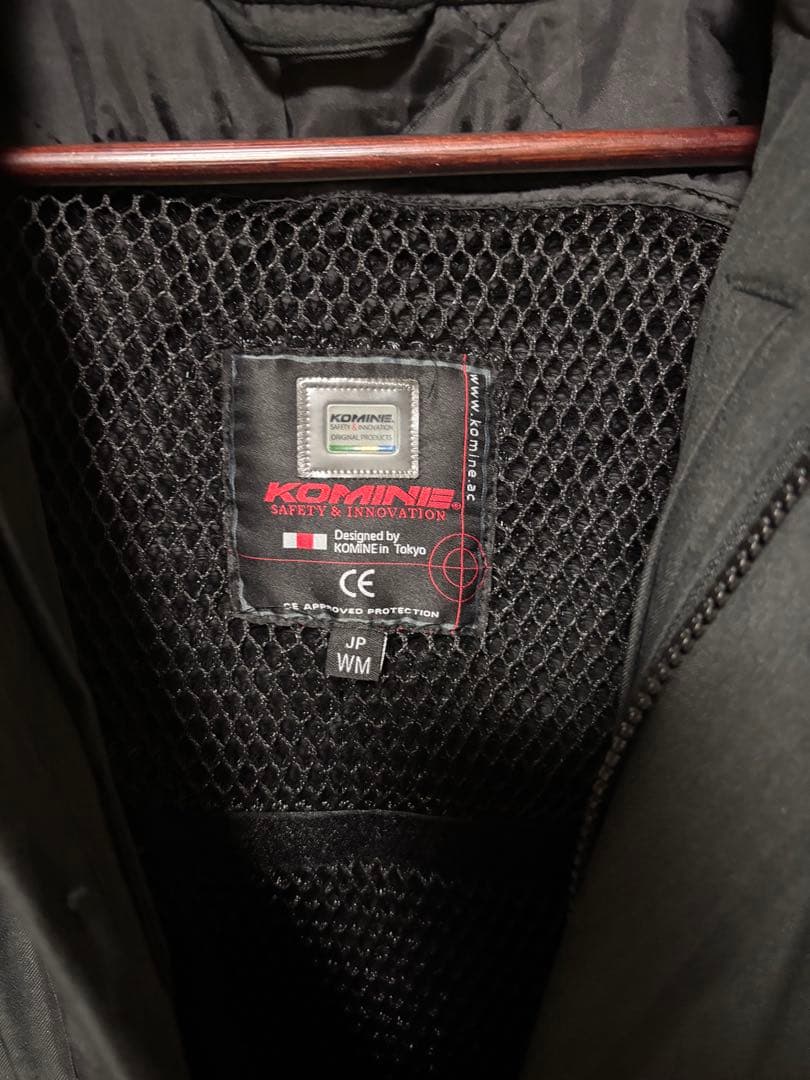 コミネ　ブラックダウンジャケット フード付き