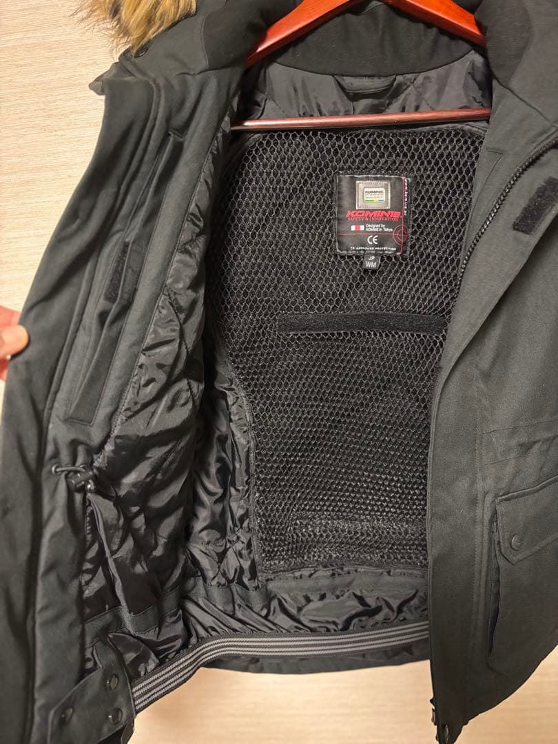 コミネ　ブラックダウンジャケット フード付き