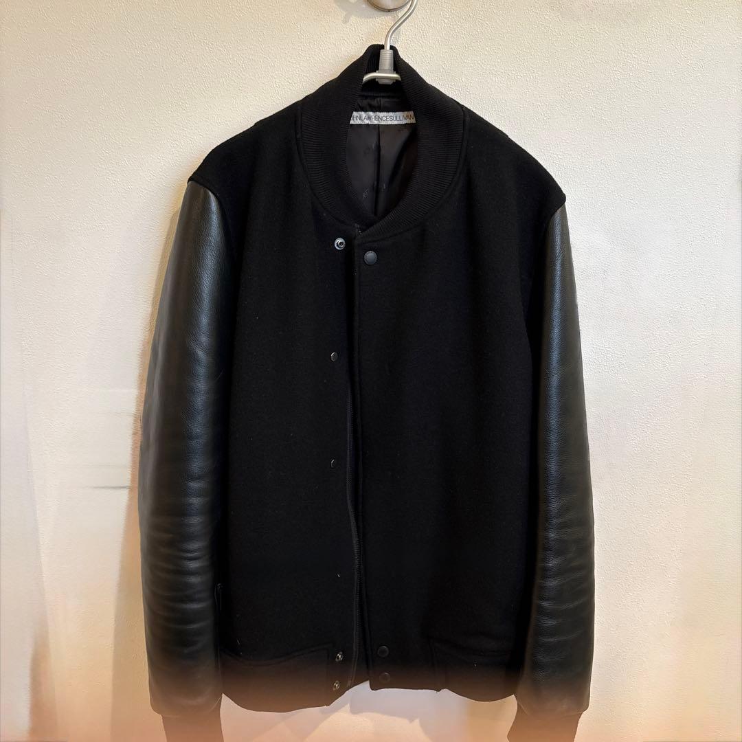 ジョンローレンスサリバン スタジャン ウール 牛革 裏地ロゴ総柄 黒