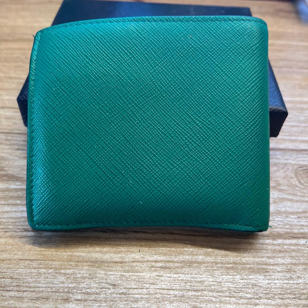 PRADA グリーン 二つ折り財布
