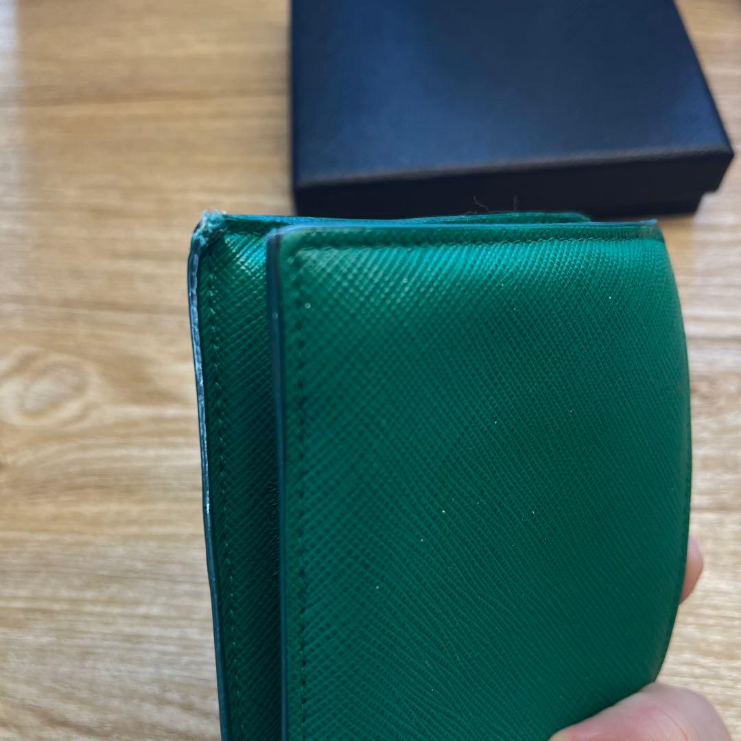 PRADA グリーン 二つ折り財布
