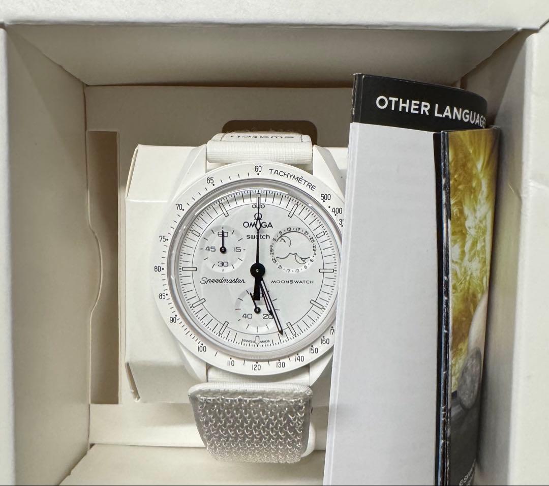 Swatch白いスヌーピーのムーンスウォッチ