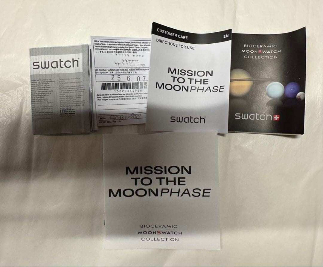 Swatch白いスヌーピーのムーンスウォッチ