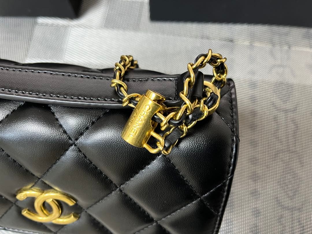 CHANEL ノベルティマトラッセ キルティング ショルダーバッグ ブラック