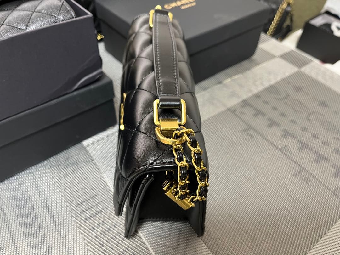 CHANEL ノベルティマトラッセ キルティング ショルダーバッグ ブラック