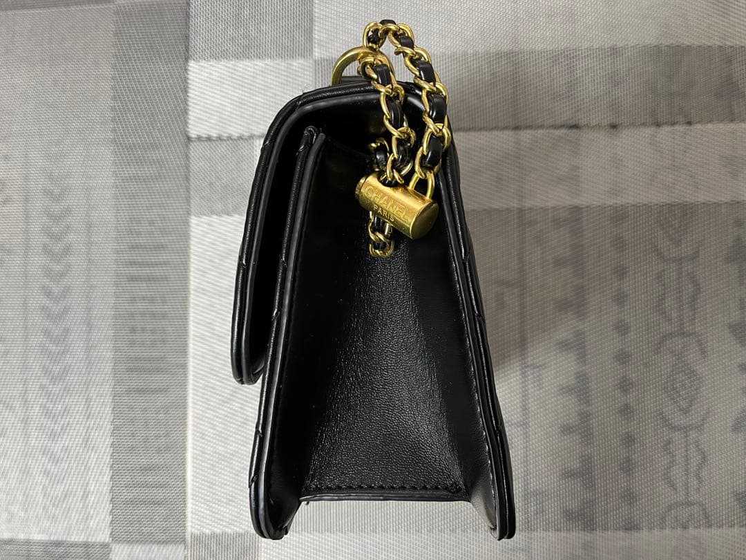 CHANEL ノベルティマトラッセ キルティング ショルダーバッグ ブラック