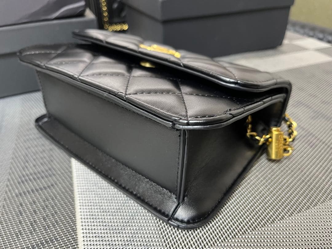 CHANEL ノベルティマトラッセ キルティング ショルダーバッグ ブラック