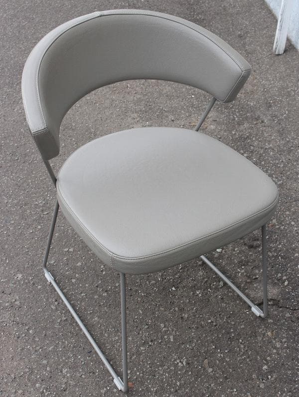 カリガリス コヌビア ニューヨーク ダニングチェア ソフトレザー カラー/トープ