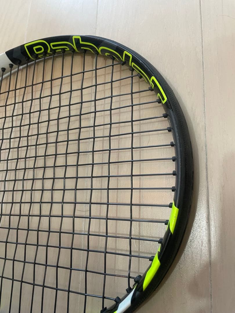 バボラ　ピュアエアロ　テニスラケット