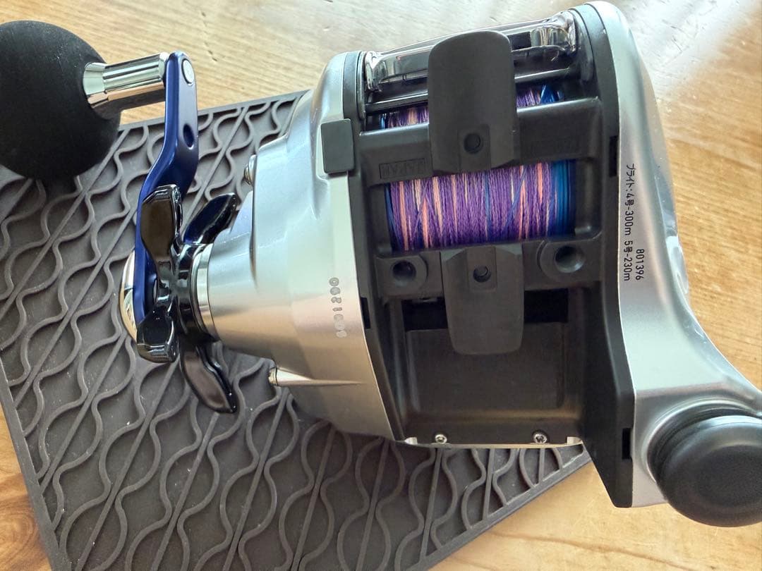 5時間使用の超美品　SEABORG 300MJ-Ｌ　電動リール シルバー/ブルー