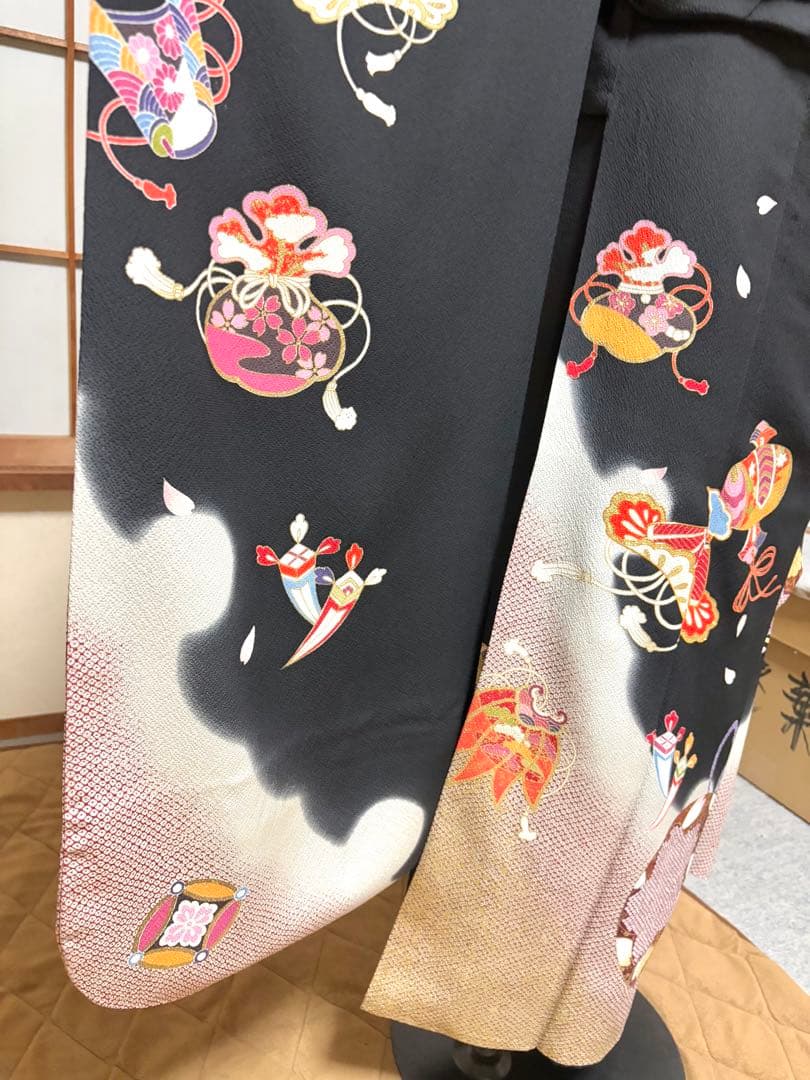 振袖フルセット　早い者勝ち！大特価！　宝尽くし柄　正絹　中古　成人式　フォーマル