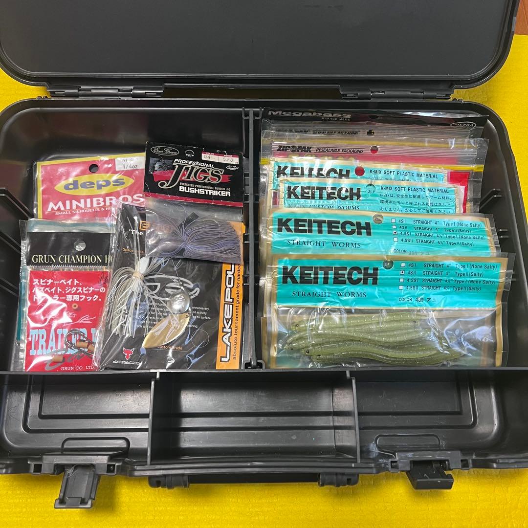 ブラックバスルアー 60個　ワイヤーベイト多数 プラスチックケースセット