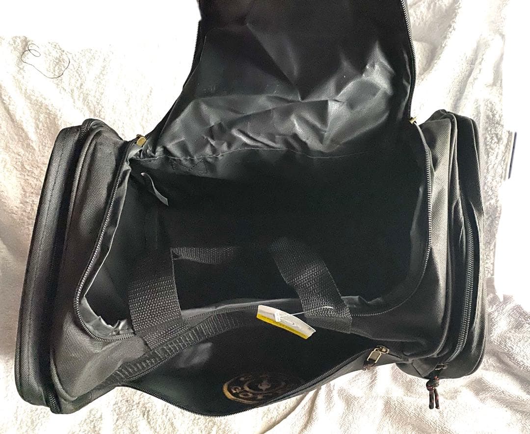 ゴールドジムGold's Gym★ダッフルバッグLA本部限定★中サイズ未使用新品