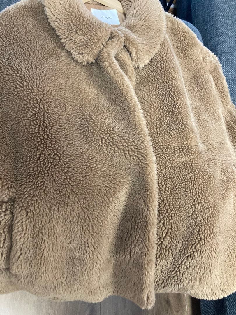 テディーカラーポンチョ　HYEON ヘヨン　テッドケープコート