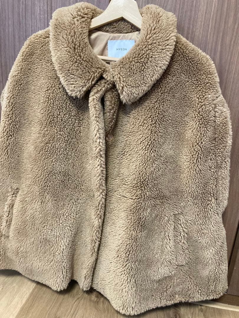 テディーカラーポンチョ　HYEON ヘヨン　テッドケープコート