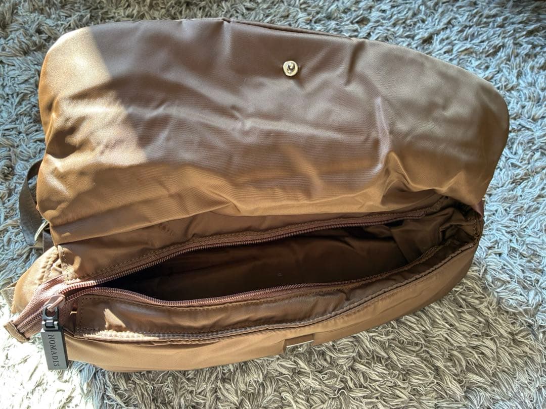 NOMADIS LUCK ワイド ショルダーバッグ