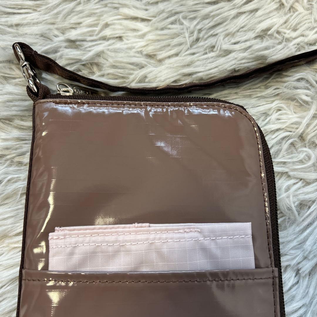 【新品】LeSportsac×ひとりっぷマルチトラベルウォレットパテントブラウン