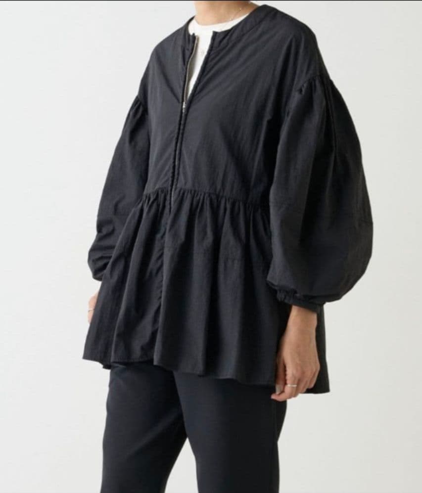 26400円　今季新品　ビアズリー　ペプラムジップブルゾン黒　ガリャルダガランテ