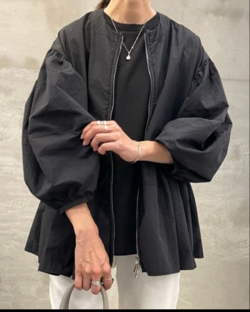 26400円　今季新品　ビアズリー　ペプラムジップブルゾン黒　ガリャルダガランテ