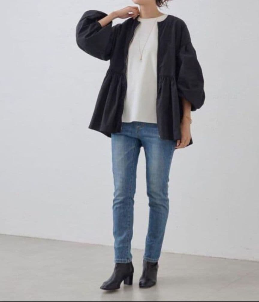 26400円　今季新品　ビアズリー　ペプラムジップブルゾン黒　ガリャルダガランテ