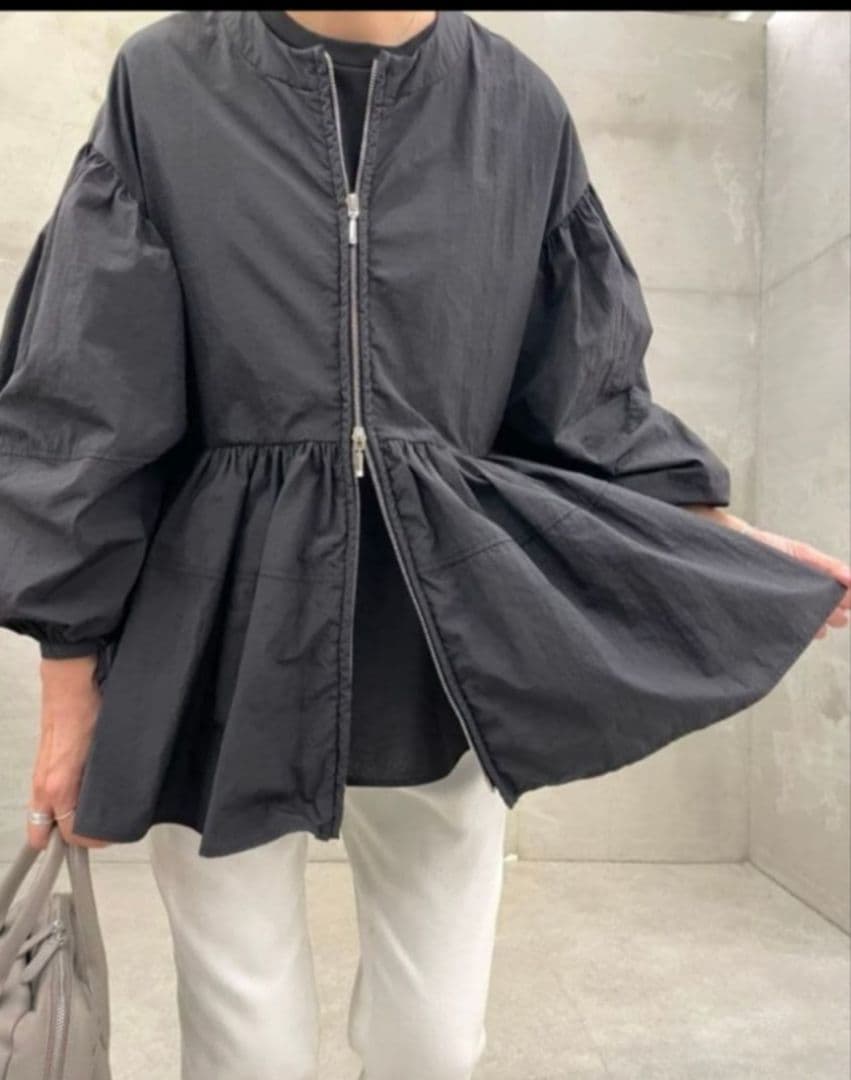 26400円　今季新品　ビアズリー　ペプラムジップブルゾン黒　ガリャルダガランテ