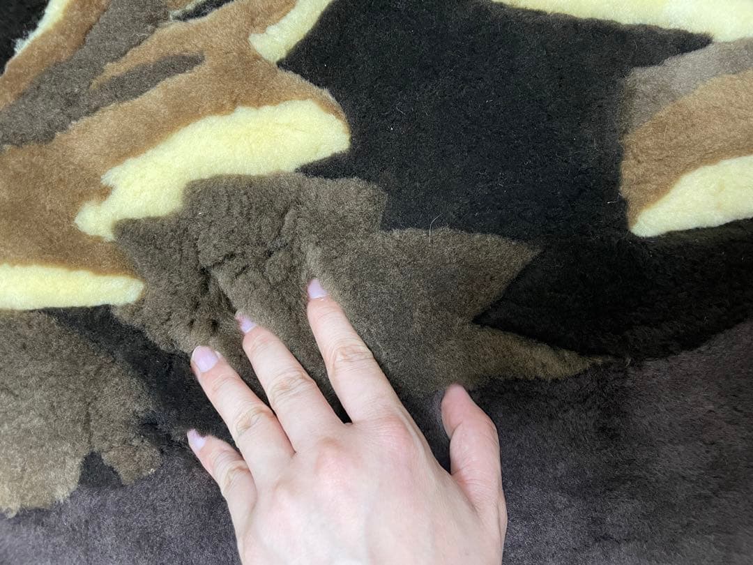 美品 京都西川 ムートンラグ 天然羊毛 オーストラリア産 厚手 備長炭シート
