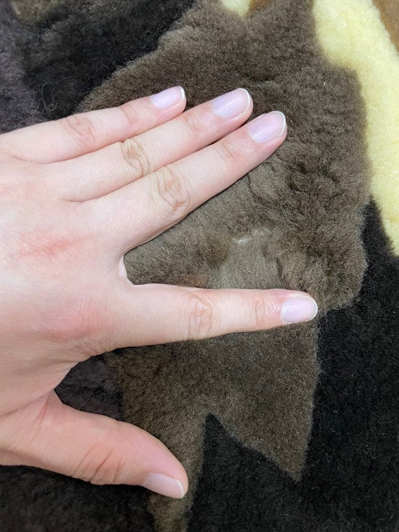 美品 京都西川 ムートンラグ 天然羊毛 オーストラリア産 厚手 備長炭シート