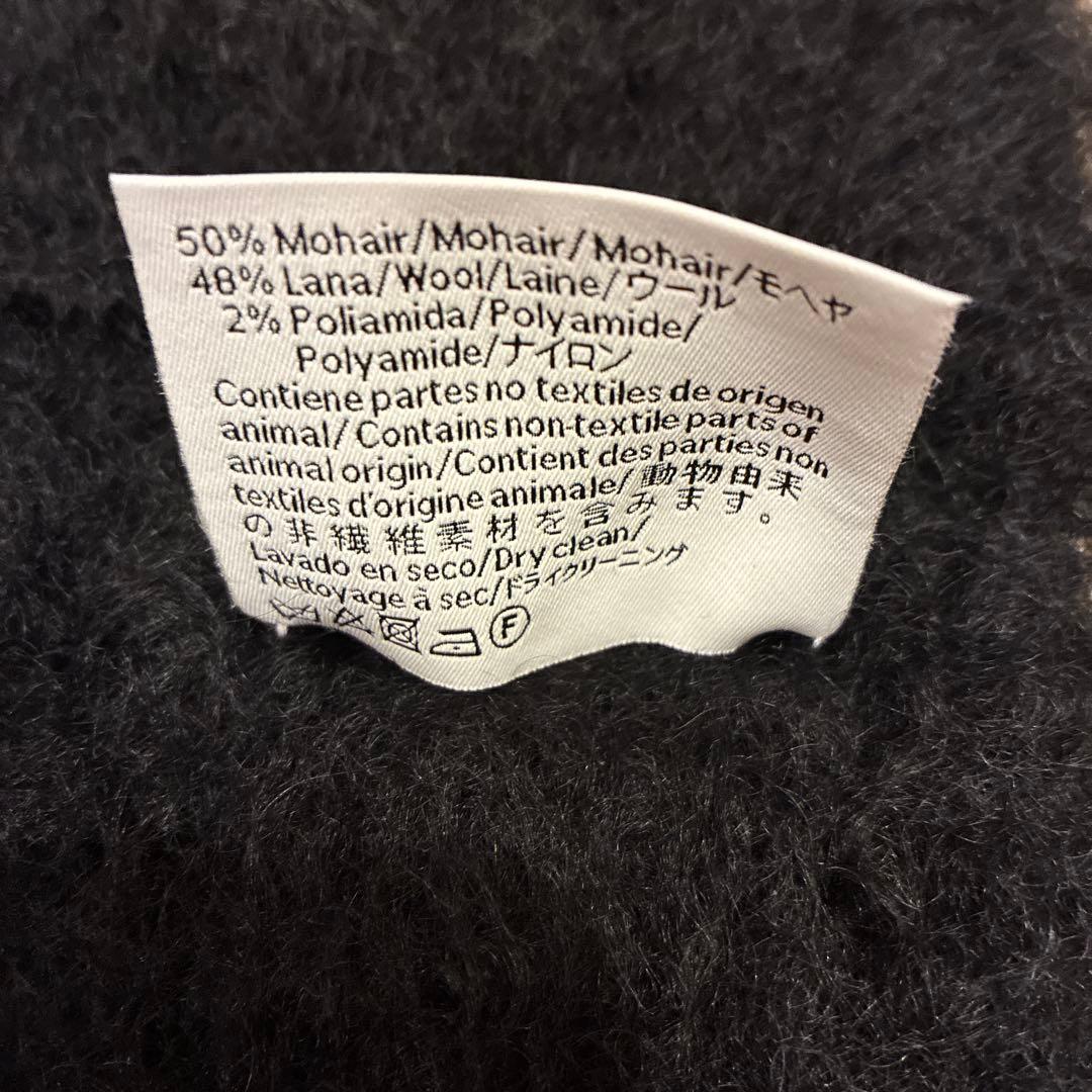 ロエベ　黒いフワフワマフラー レザーのパッチ付き