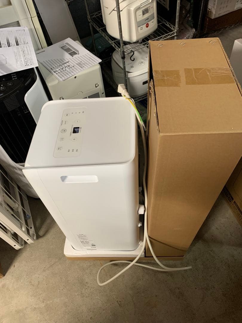 美品ポータブルクーラーIPA-2304G 2024年製