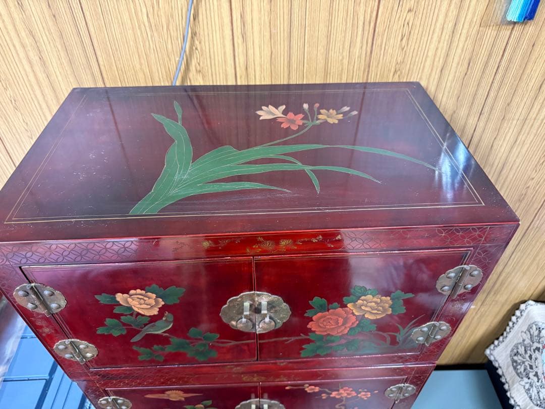 中国漆塗りキャビネット　花鳥図　飾り棚　アンティーク調家具