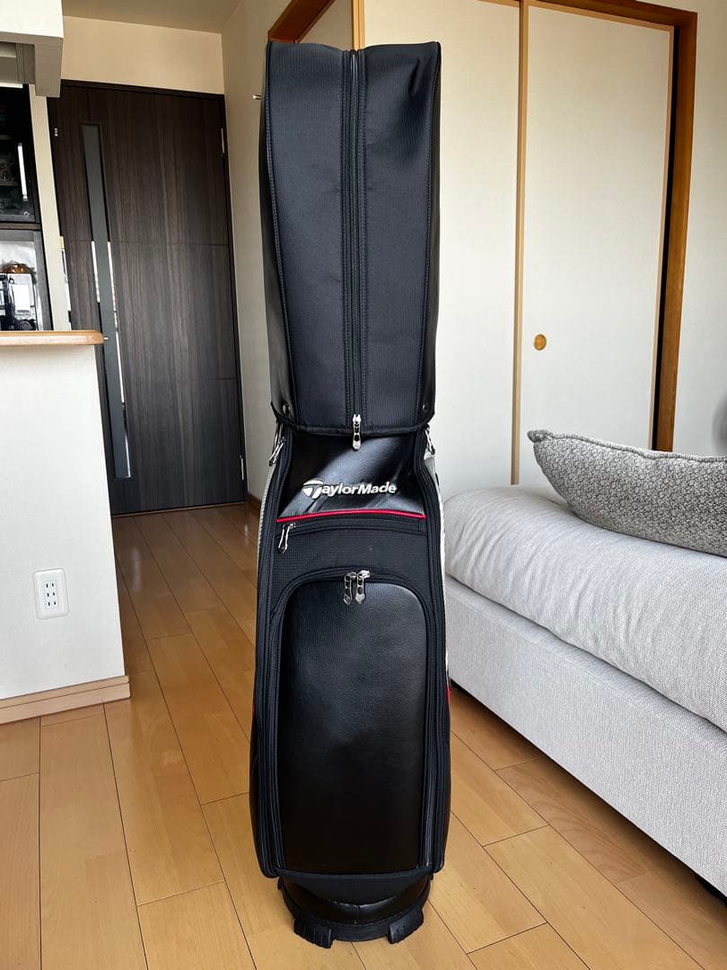 超美品！テーラーメイド　ハイグレード黒キャディバッグ　大きめ　9.5型　レザー調