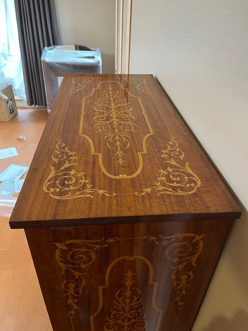 【美品ヴィンテージ】装飾的な木製キャビネット