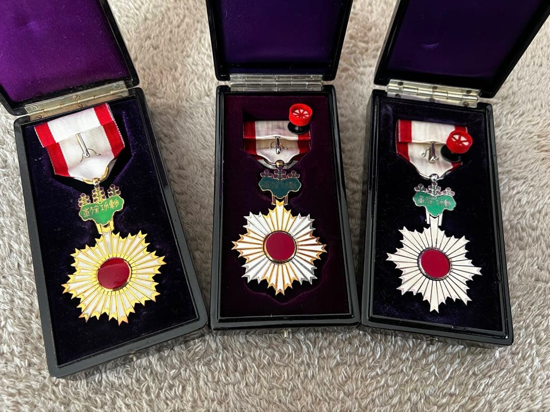 勲四等旭日小綬章　勲五等双旭日章　勲六等単光旭日章　勲章3点セット　美品