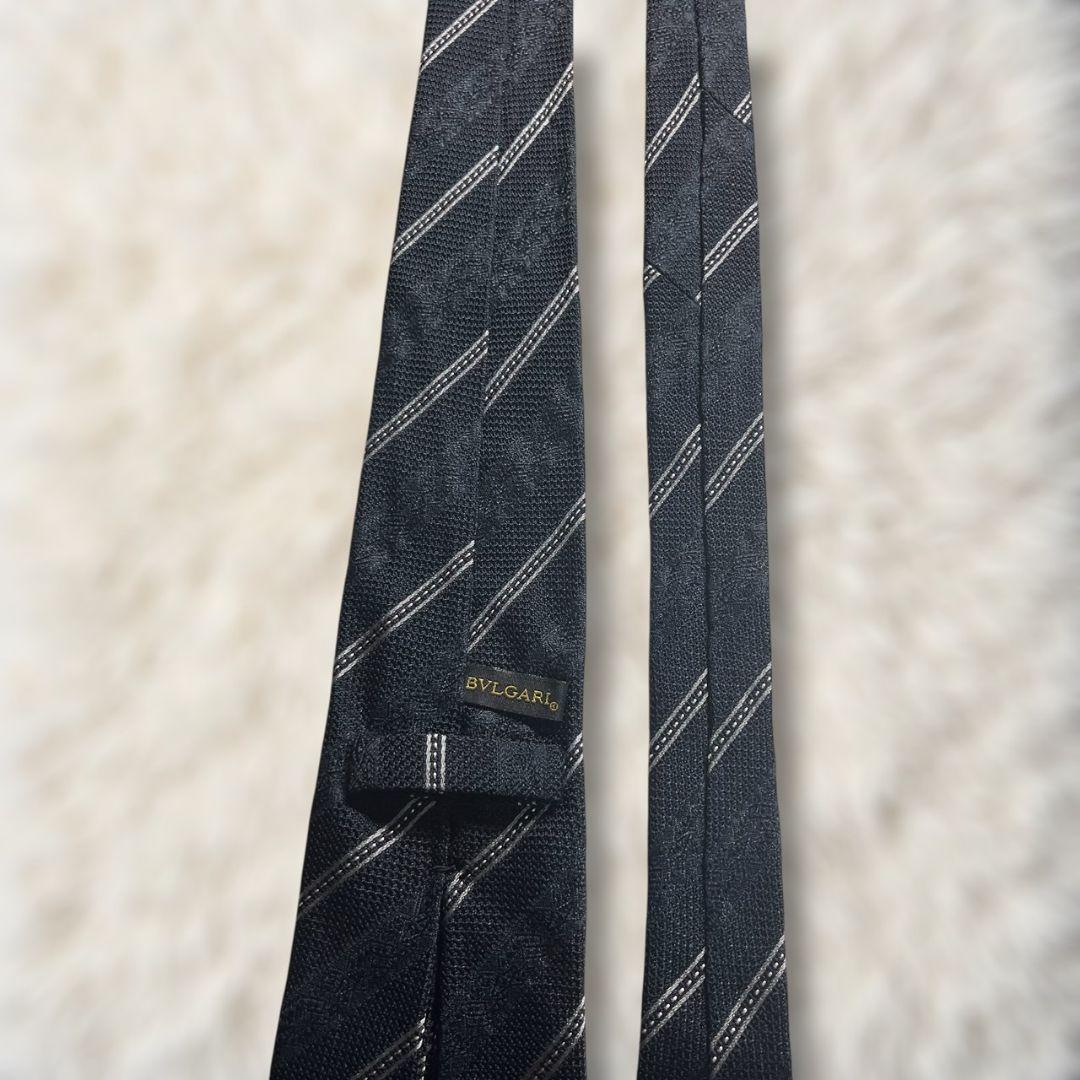 【新品✨】ブルガリ ストライプ柄 セッテピエゲ 暗濃紺白 ジャガード ネクタイ