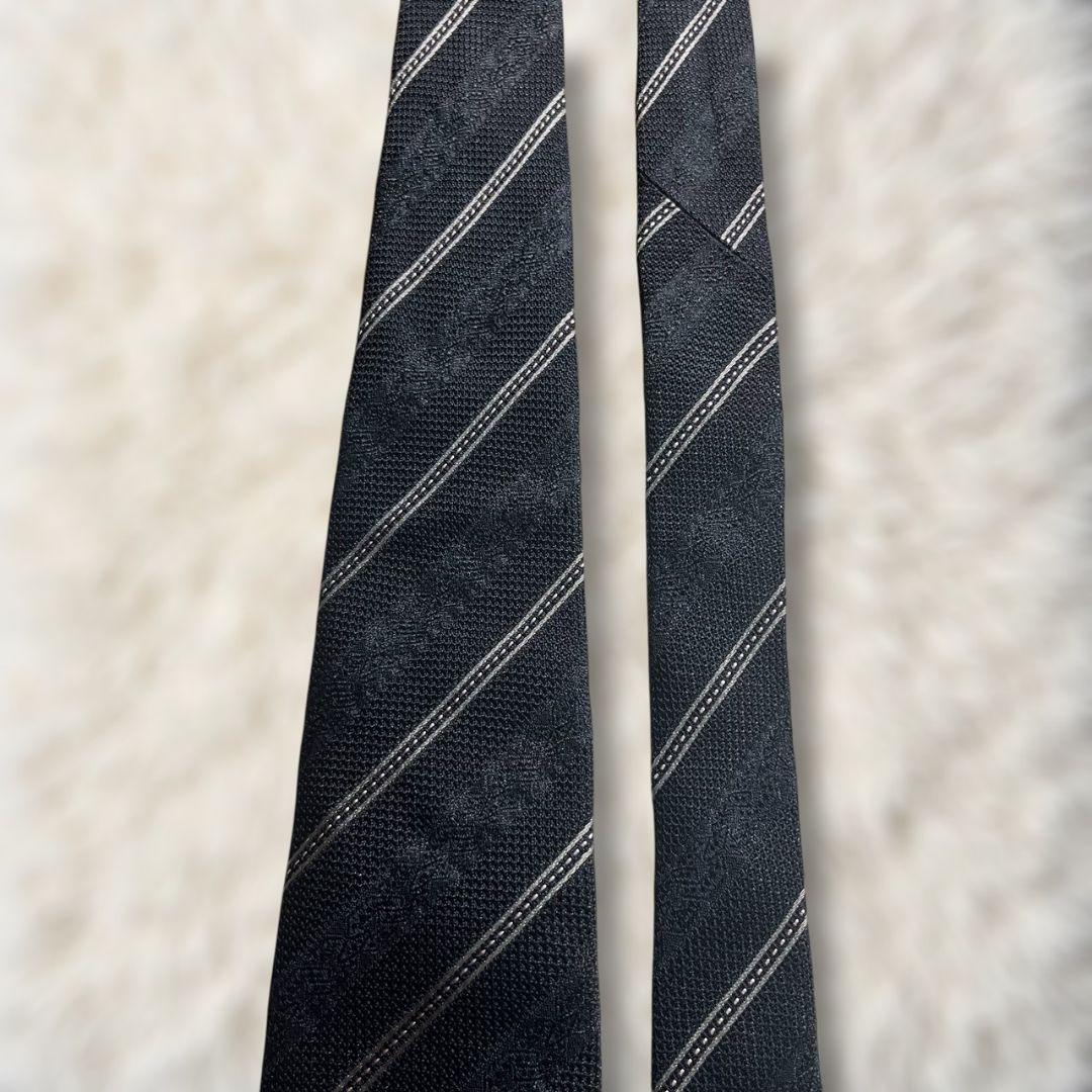 【新品✨】ブルガリ ストライプ柄 セッテピエゲ 暗濃紺白 ジャガード ネクタイ