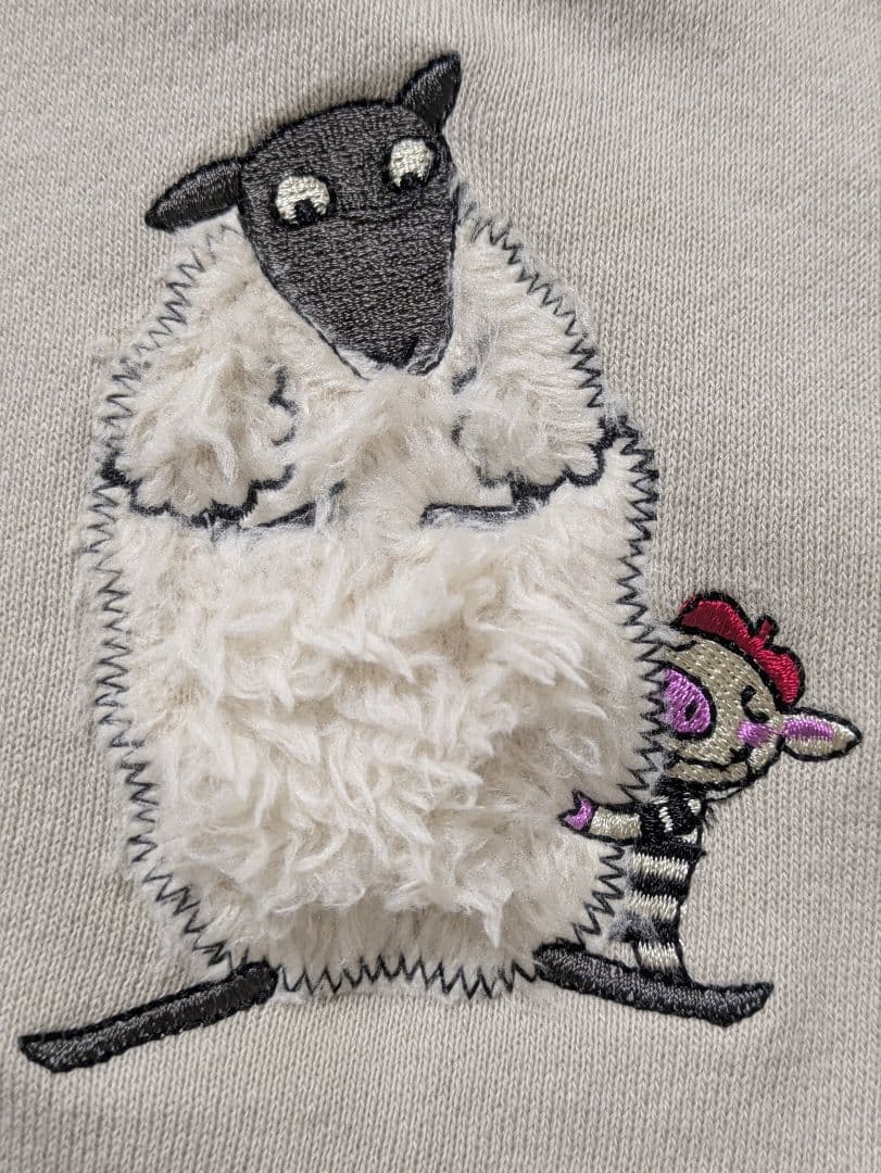 アルベロベロ♥️ぶたさん羊さん刺繍アップリケチュニック