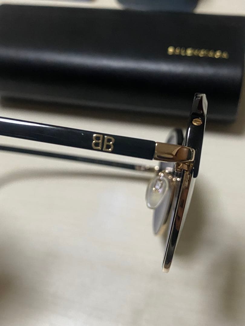 【最終値下げ】美品　BALENCIAGA ロゴ入りサングラス　ブラック