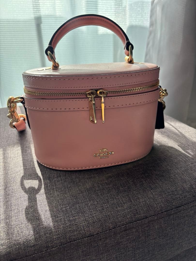 コーチ ピンク バニティ ショルダーバッグ セレーナゴメスとのコラボ