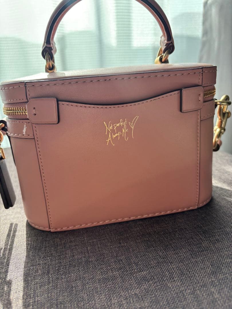 コーチ ピンク バニティ ショルダーバッグ セレーナゴメスとのコラボ