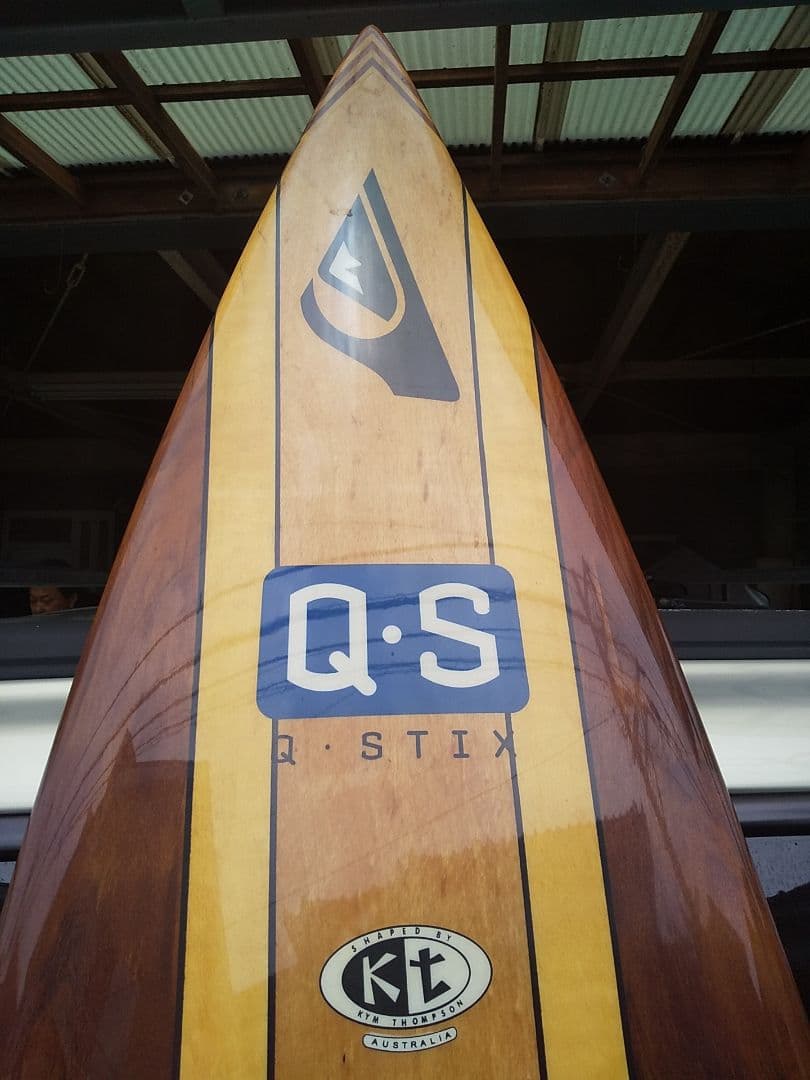 ショップやレストランをオシャレに！木目が綺麗なディスプレイ用サーフボード