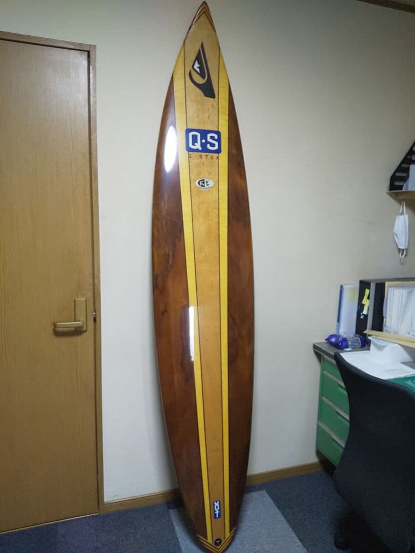 ショップやレストランをオシャレに！木目が綺麗なディスプレイ用サーフボード