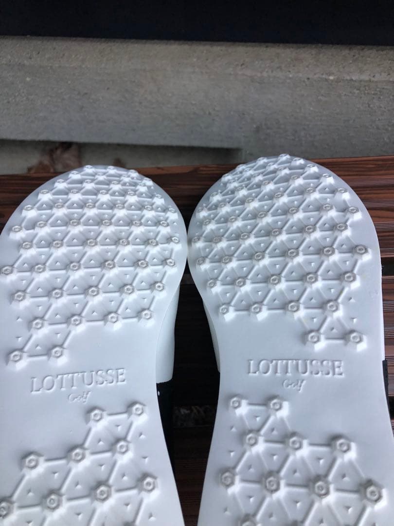 300番 超美品LOTTUSSE ゴルフシューズ 40 25.0cmスパイクレス