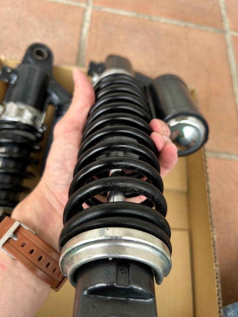 カワサキ　ゼファー1100　リアサスペンション　左右　純正　中古