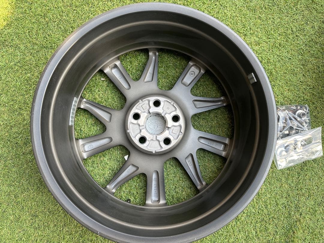 60 プリウス PHEV 2025年9月納車分　純正ホイール19インチ4本　希少