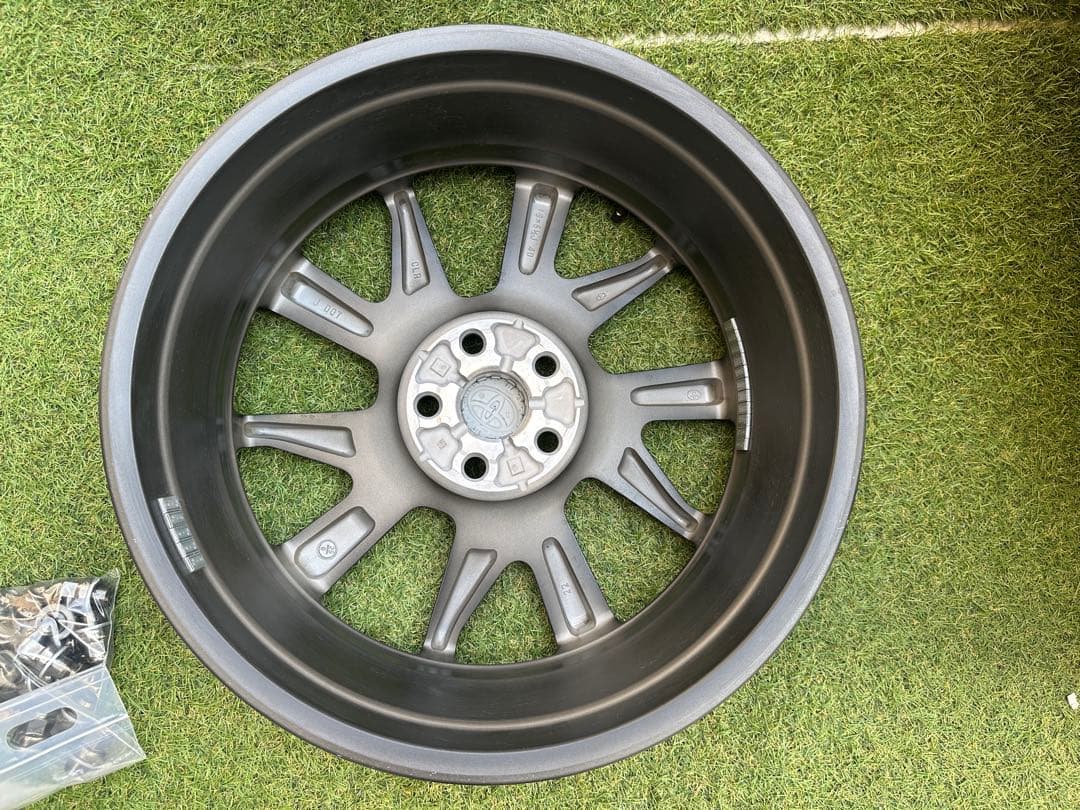 60 プリウス PHEV 2025年9月納車分　純正ホイール19インチ4本　希少