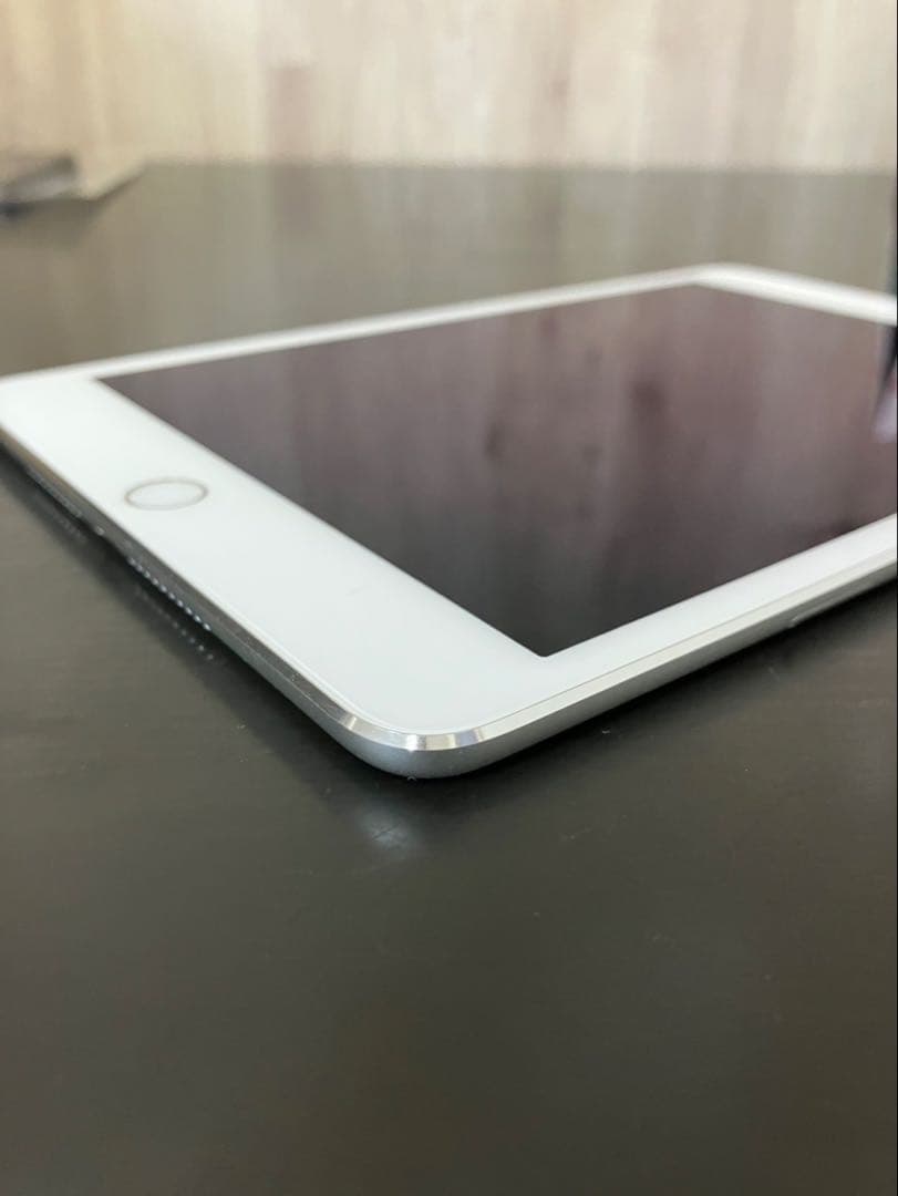 Apple iPad mini (第4世代) 128GB シルバー