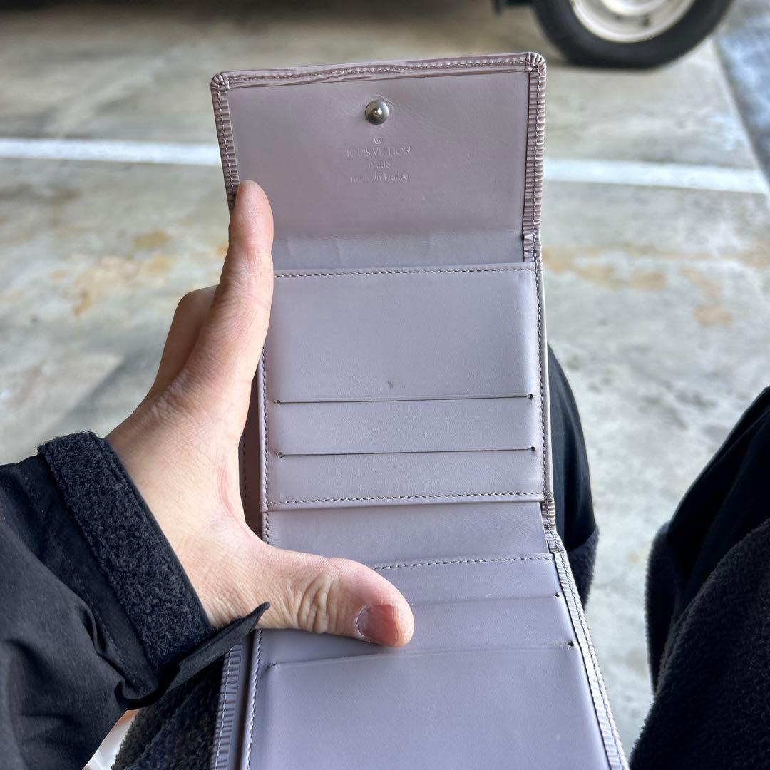 Louis Vuitton グレー 二つ折り財布　エピ