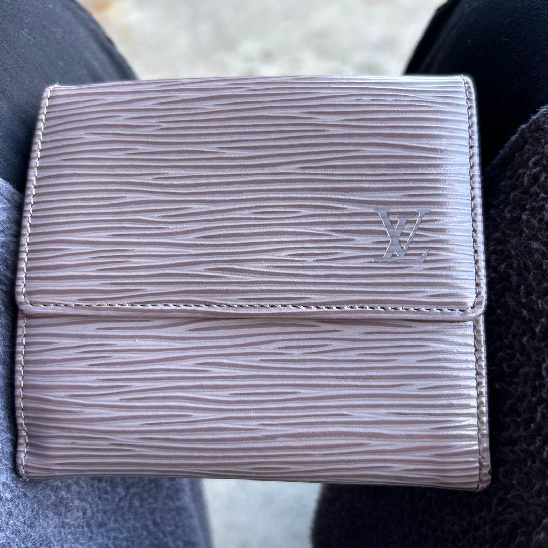 Louis Vuitton グレー 二つ折り財布　エピ