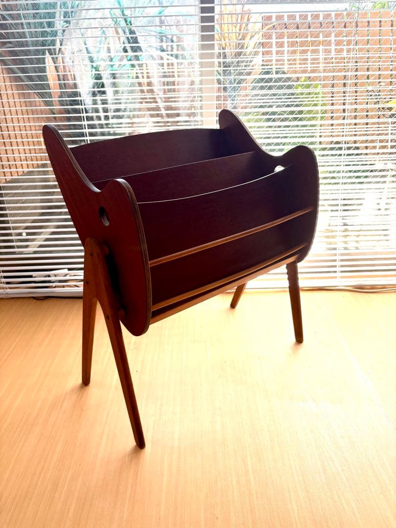 北欧家具　チーク製ヴィンテージマガジンラック