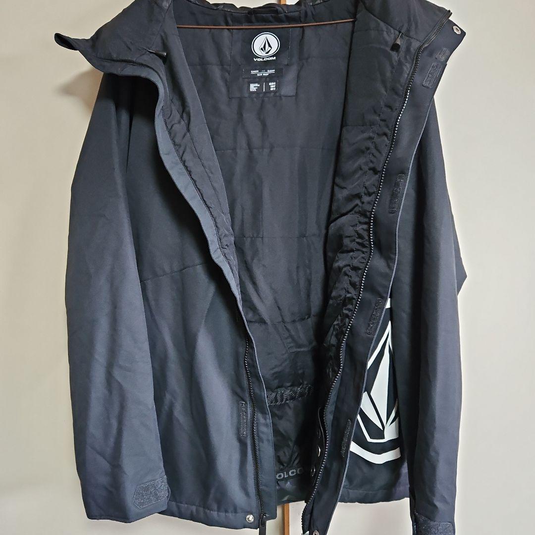 VOLCOM ブラックジャケット フード付き
